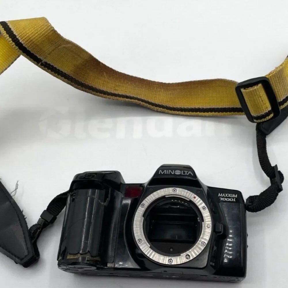 Minolta Maxxum SLR 35mm Camera 7000i ~With Nice Custom Strap
